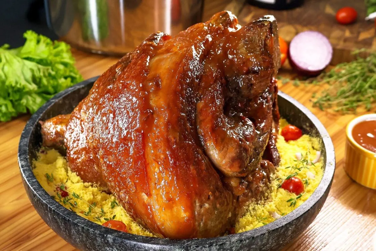 Pernil de porco mineiro: uma carne super suculenta e com aquela casquinha crocante incrível