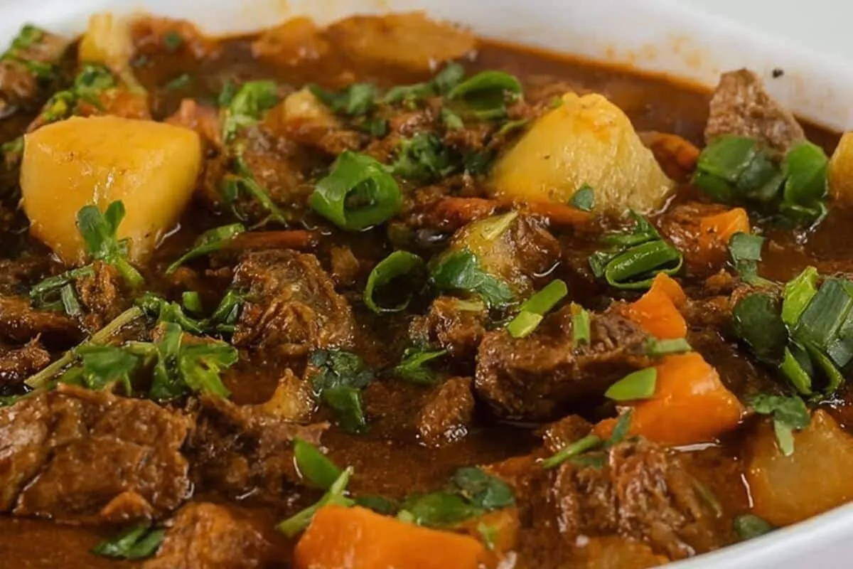 Picadinho de carne fácil e suculento para saborear em família na hora do almoço