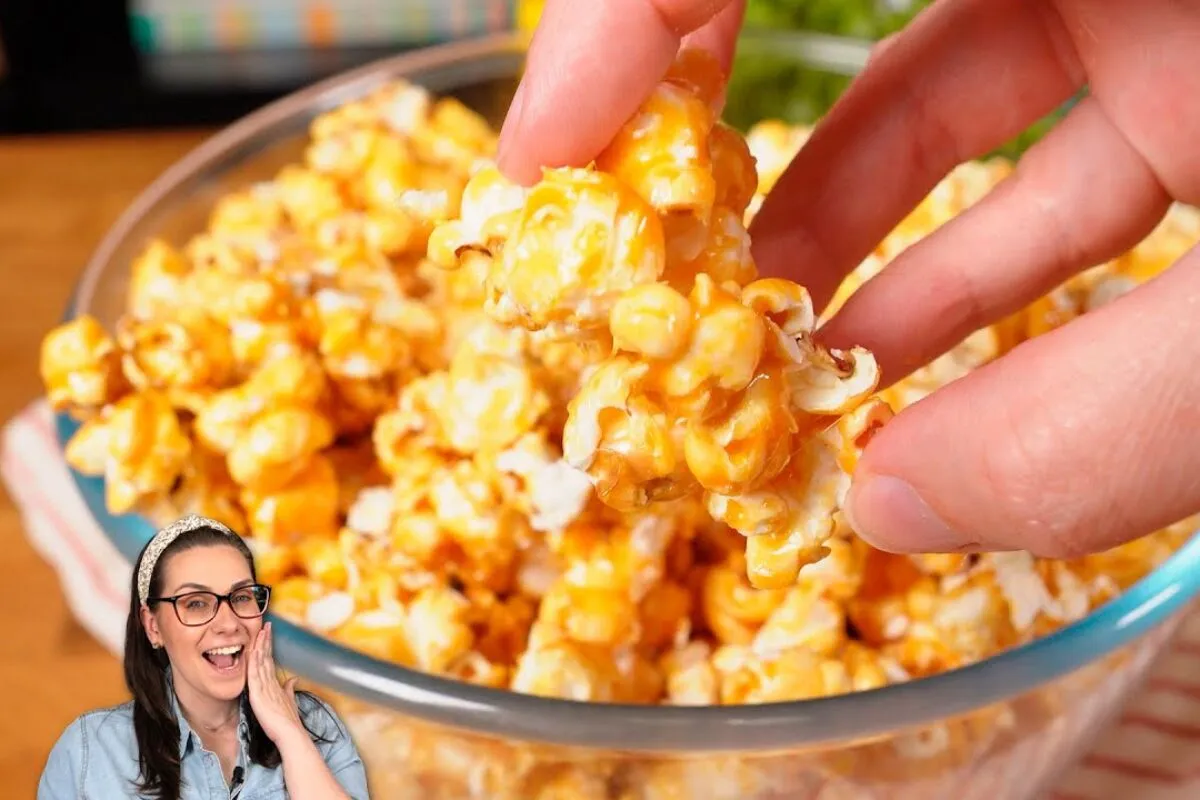 Pipoca doce crocante com caramelo que fica sequinha e viciante de tão gostosa
