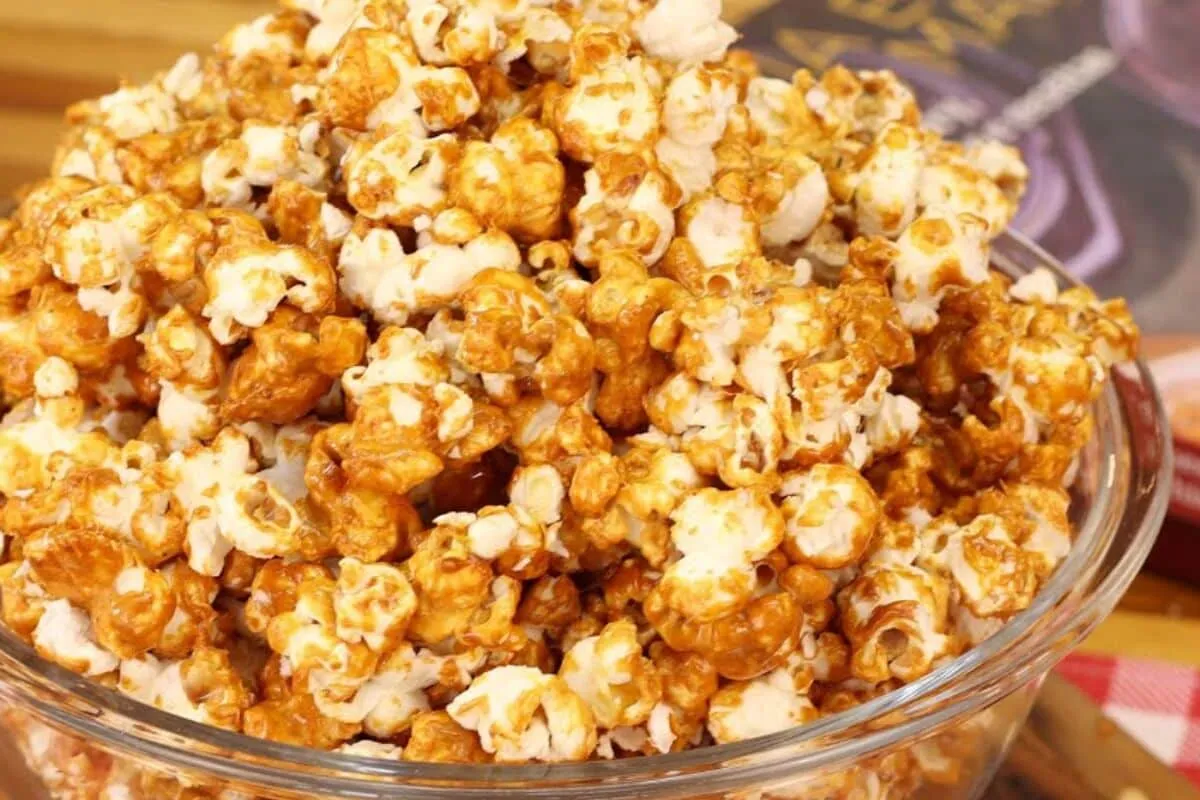 Pipoca doce de cinema: super crocante, deliciosa e fácil de fazer em casa