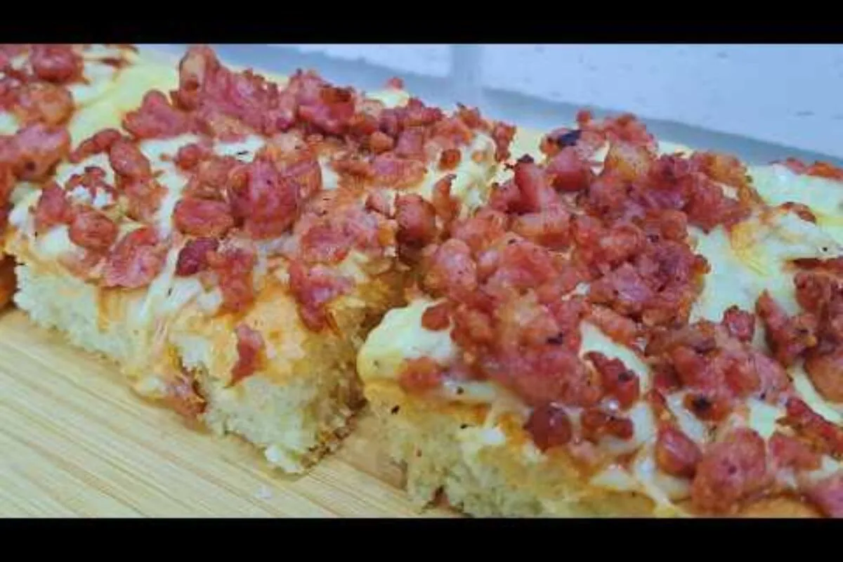 Pizza de linguiça com massa mole de liquidificador para você preparar um jantar rápido e gostoso