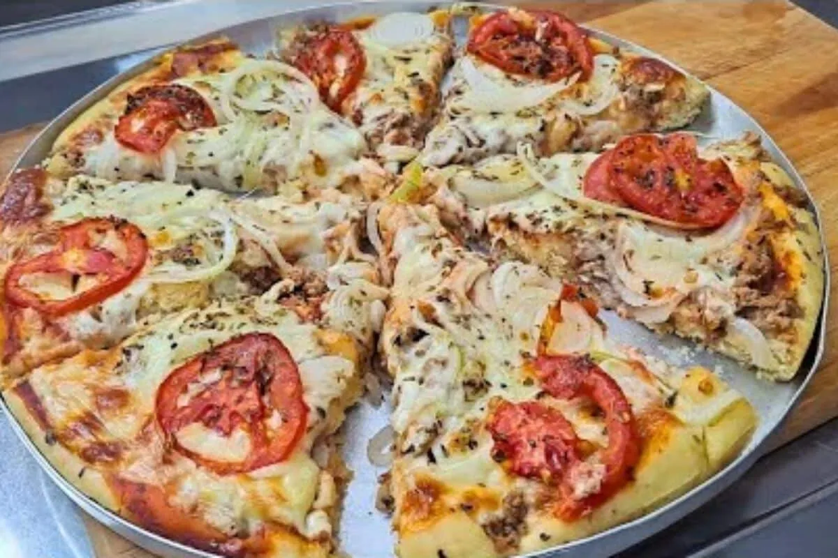 Pizza sem sovar: a receita mais fácil do mundo, pronta em minutos e sem precisar sovar a massa.