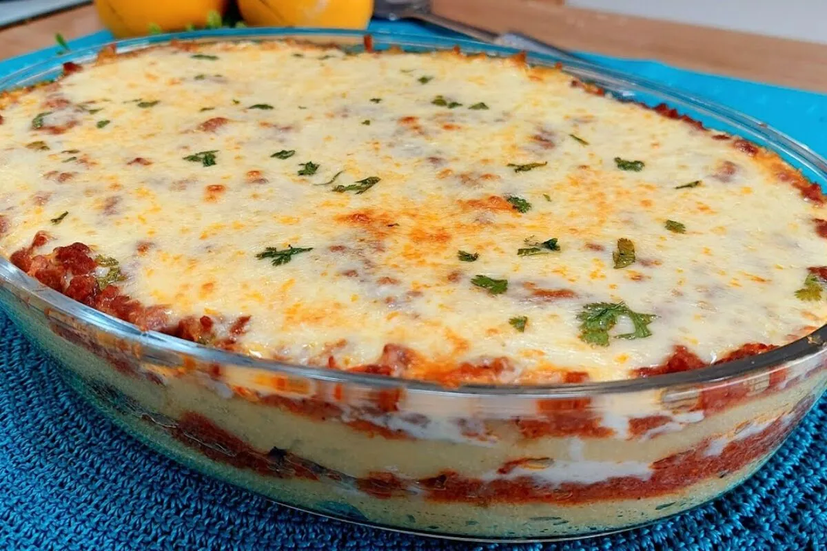 Polenta recheada com carne moída simples de fazer e irresistível para o almoço