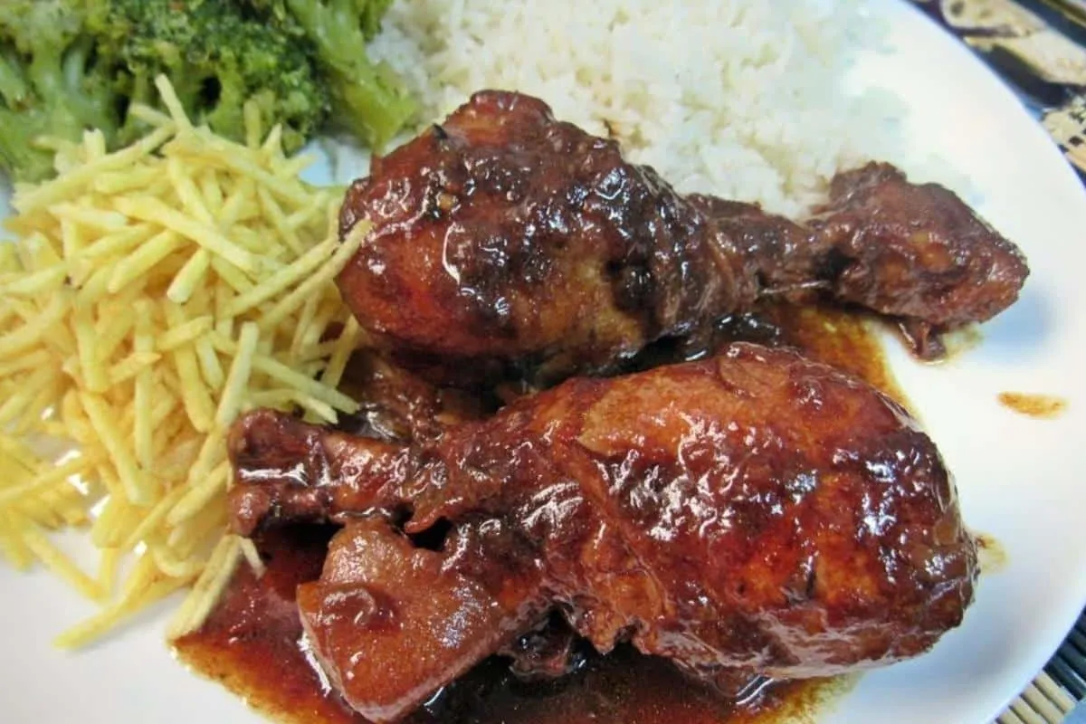 Prepare-se para arrasar no almoço de família fazendo esse Frango Dourado na Cebola