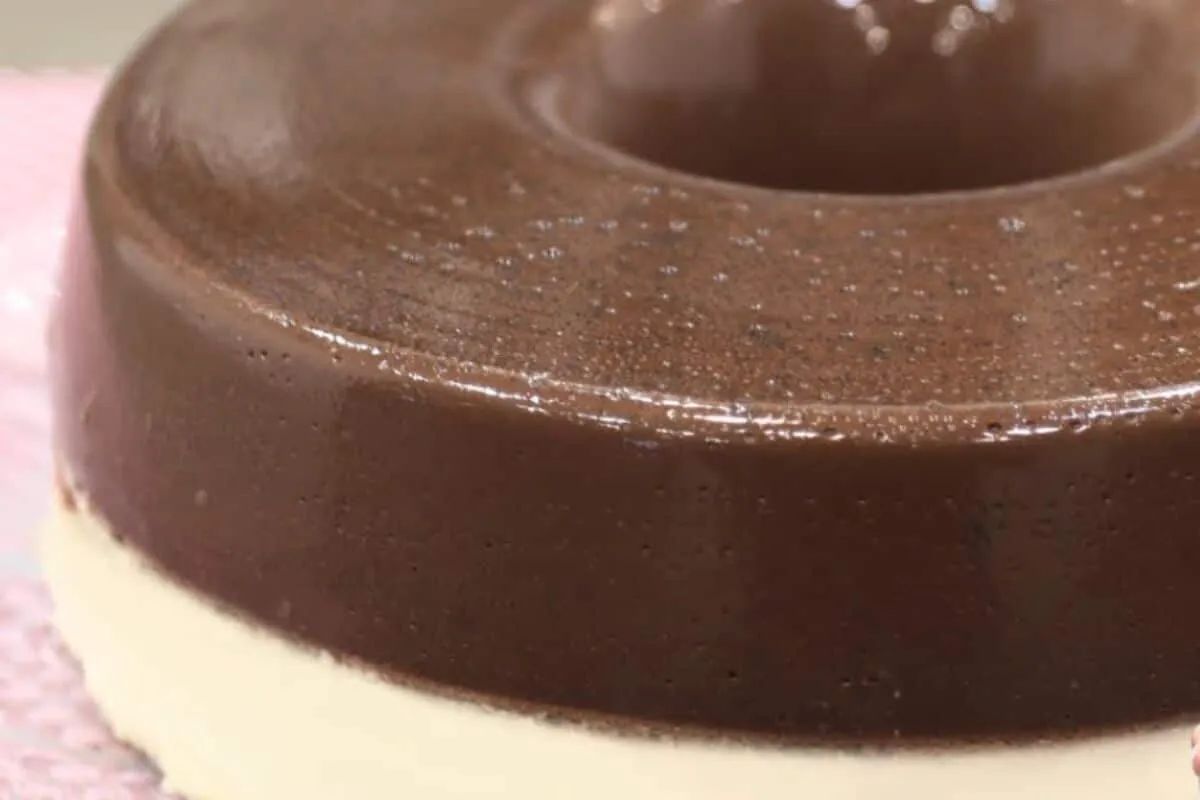 Pudim cremoso de leite ninho com chocolate delicioso, fácil e rápido de fazer sem erro