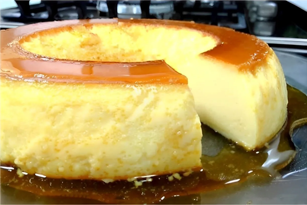 Pudim de 10 minutos é só bater os ingredientes no liquidificador e levar à geladeira