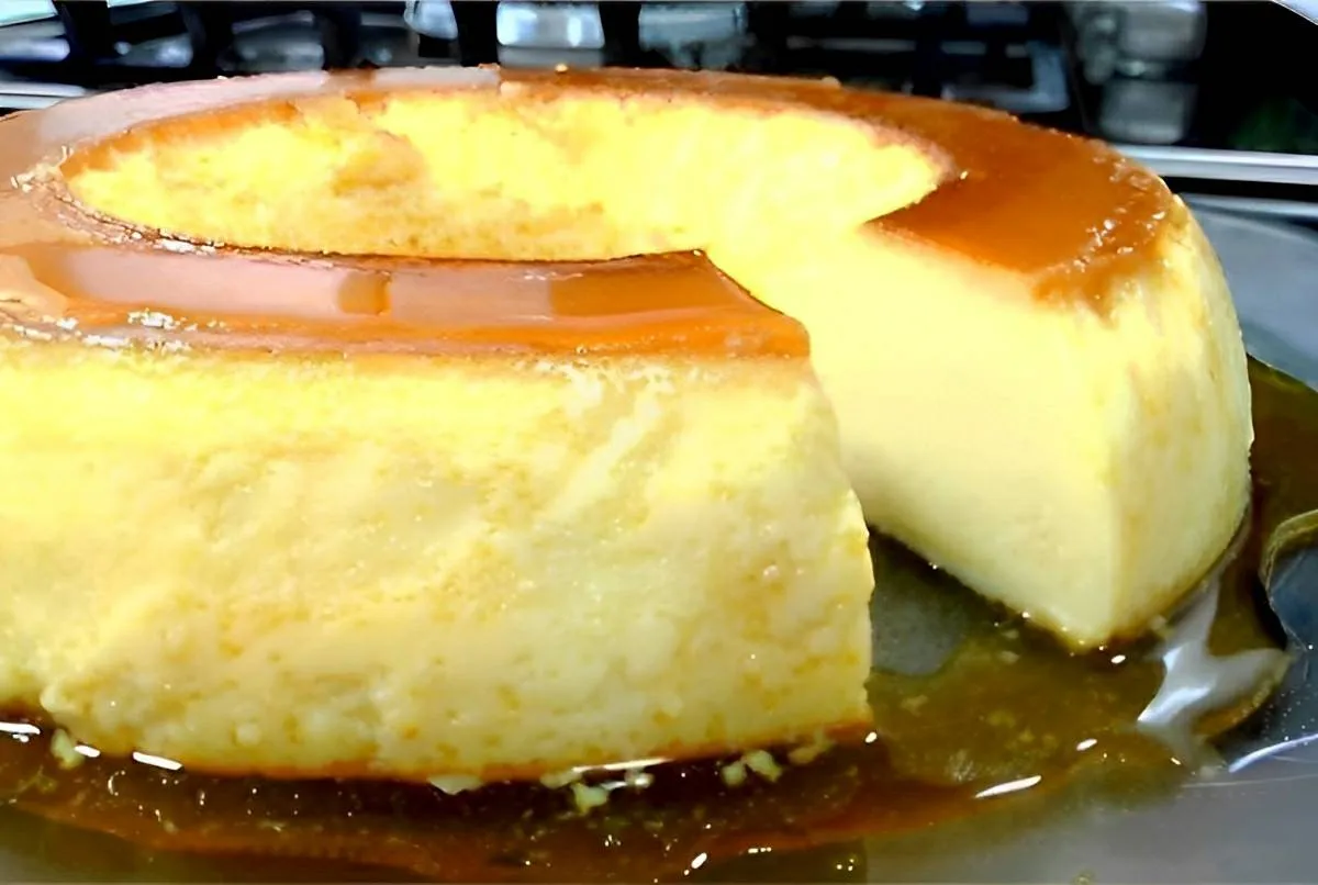 Pudim de 10 minutos simples e fácil é só bater os ingredientes no liquidificador e levar para gelar