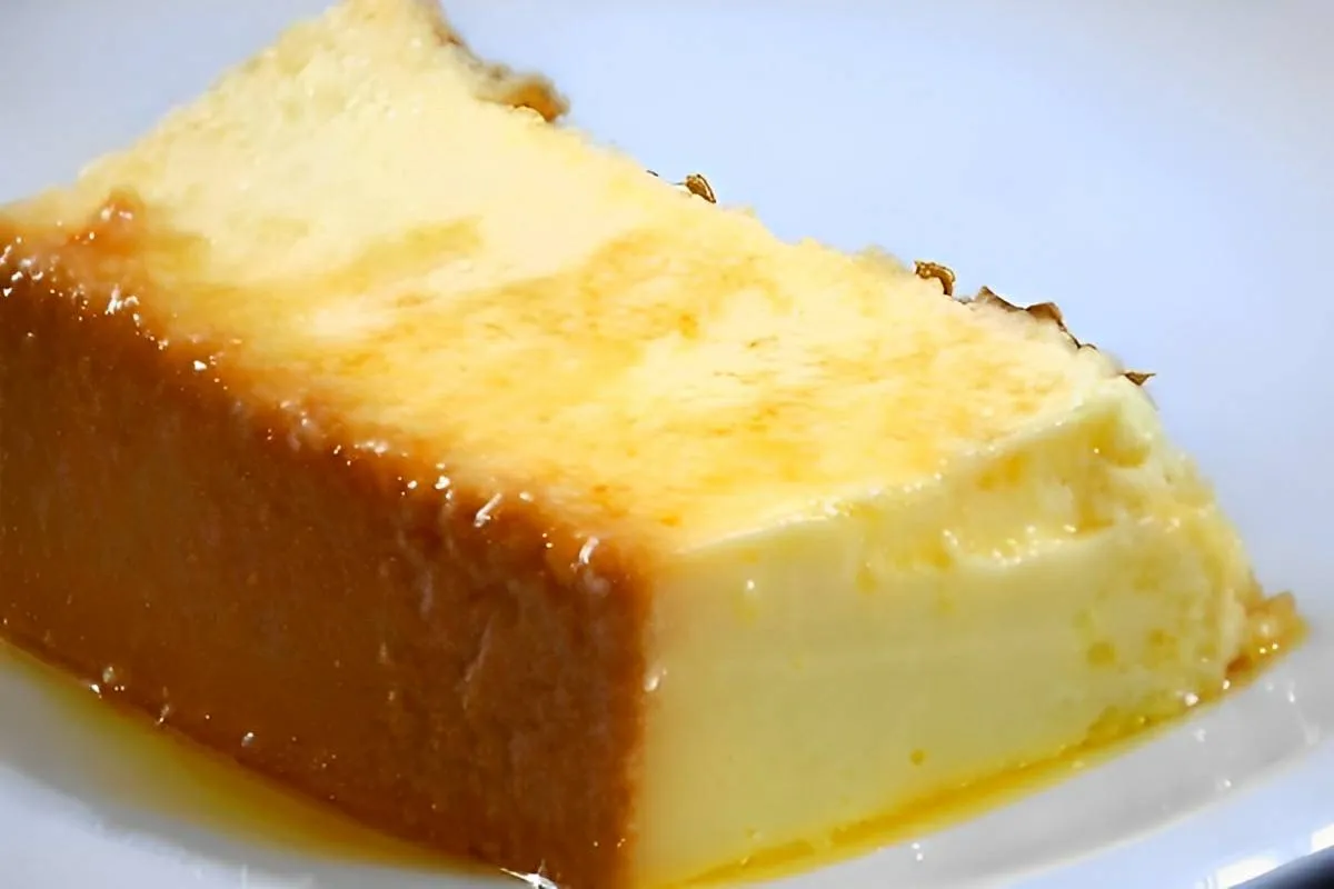 Pudim de abacaxi com a fruta uma sobremesa de liquidificador deliciosa e fácil de preparar
