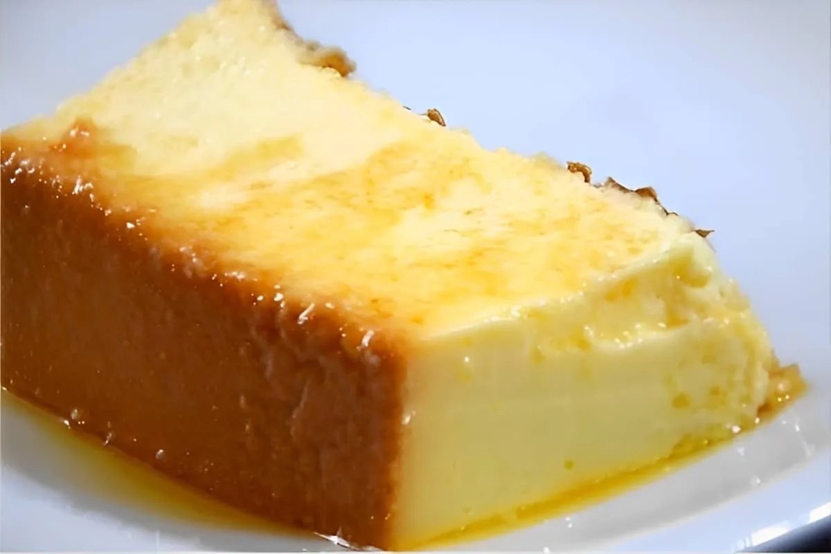Pudim de abacaxi com calda uma sobremesa deliciosa que toda a família vai amar