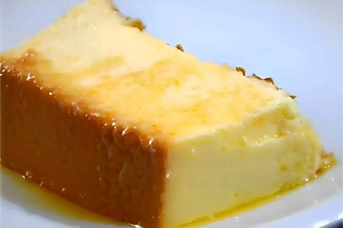 Pudim de abacaxi fácil e prático basta bater os ingredientes no liquidificador e levar ao forno