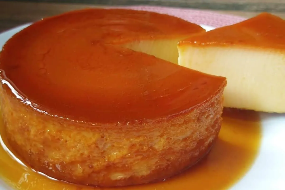 Pudim de caneca, a sobremesa individual mais fácil do mundo que não vai ao forno e fica super cremosa e deliciosa
