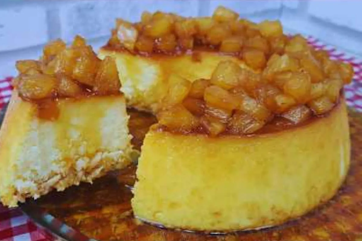 Pudim de coco com abacaxi: feito na boca do fogão, é a sobremesa cremosa para a Ceia de Ano Novo