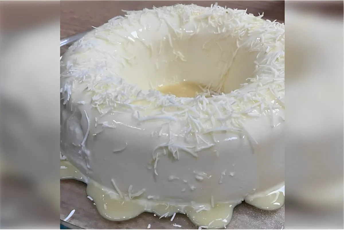Pudim de coco de geladeira sem ovos muito fácil é só bater os ingredientes e colocar pra gelar