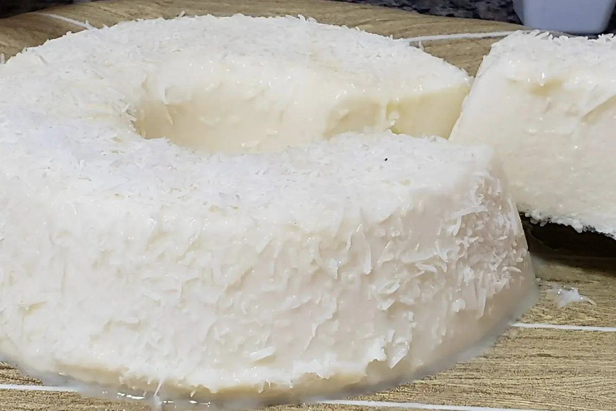 Pudim de coco firme uma sobremesa deliciosa e perfeita para o seu fim de semana