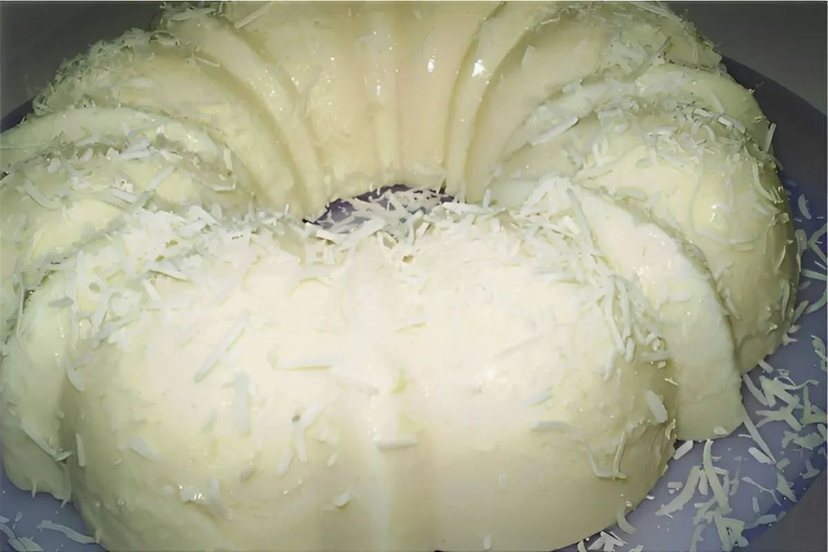 Pudim de coco sem ovos e sem forno é só bater os ingredientes no liquidificador e levar pra gelar