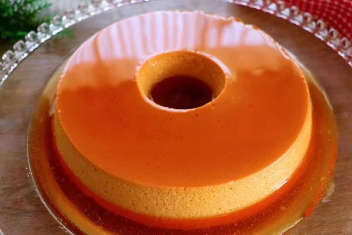 Pudim de doce de leite cremoso e delicioso que não tem erro e é perfeito para o domingo