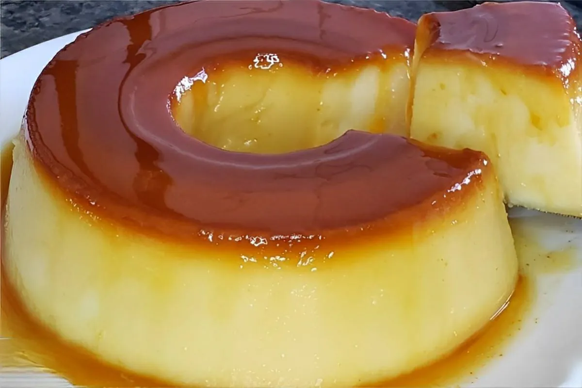 Pudim de farinha que não vai ao forno considerado por muitos o melhor dos pudins