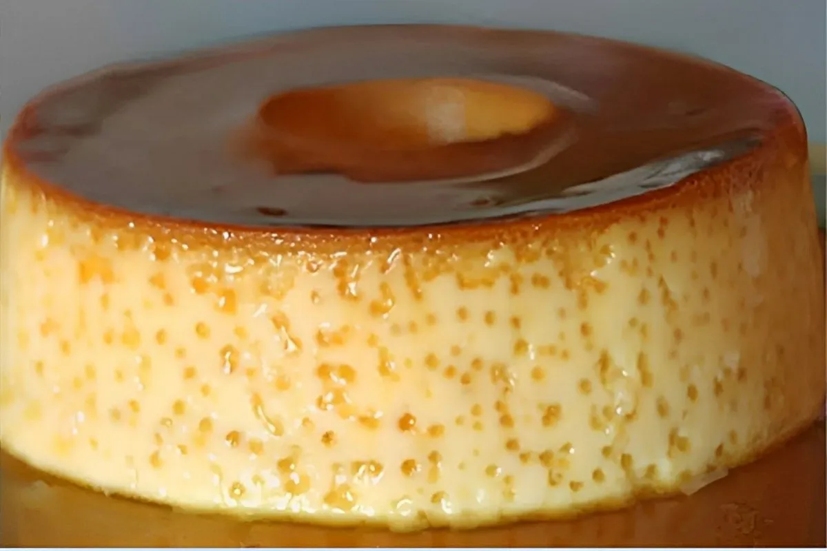 Pudim de geladeira em 10 minutos é só bater os ingredientes no liquidificador e levar para gelar
