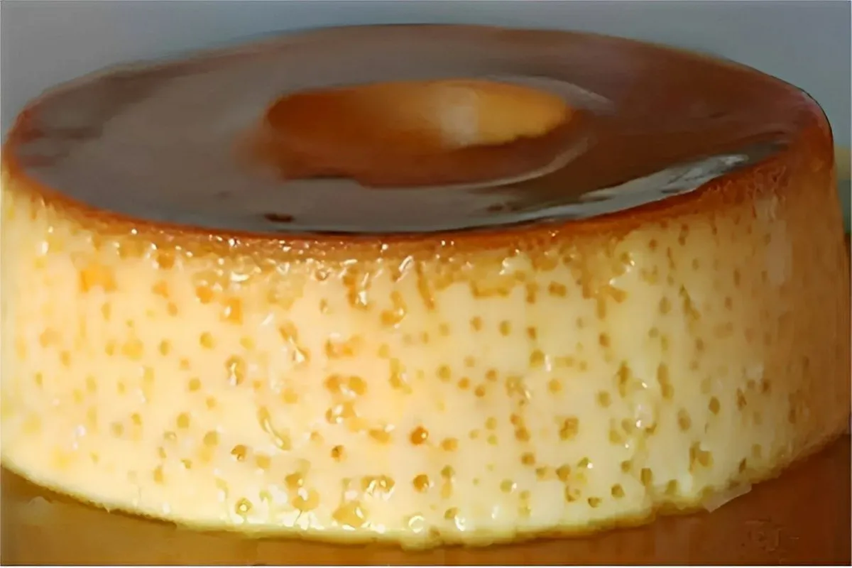 Pudim de geladeira fácil e rápido é só bater os ingredientes no liquidificador e levar para gelar