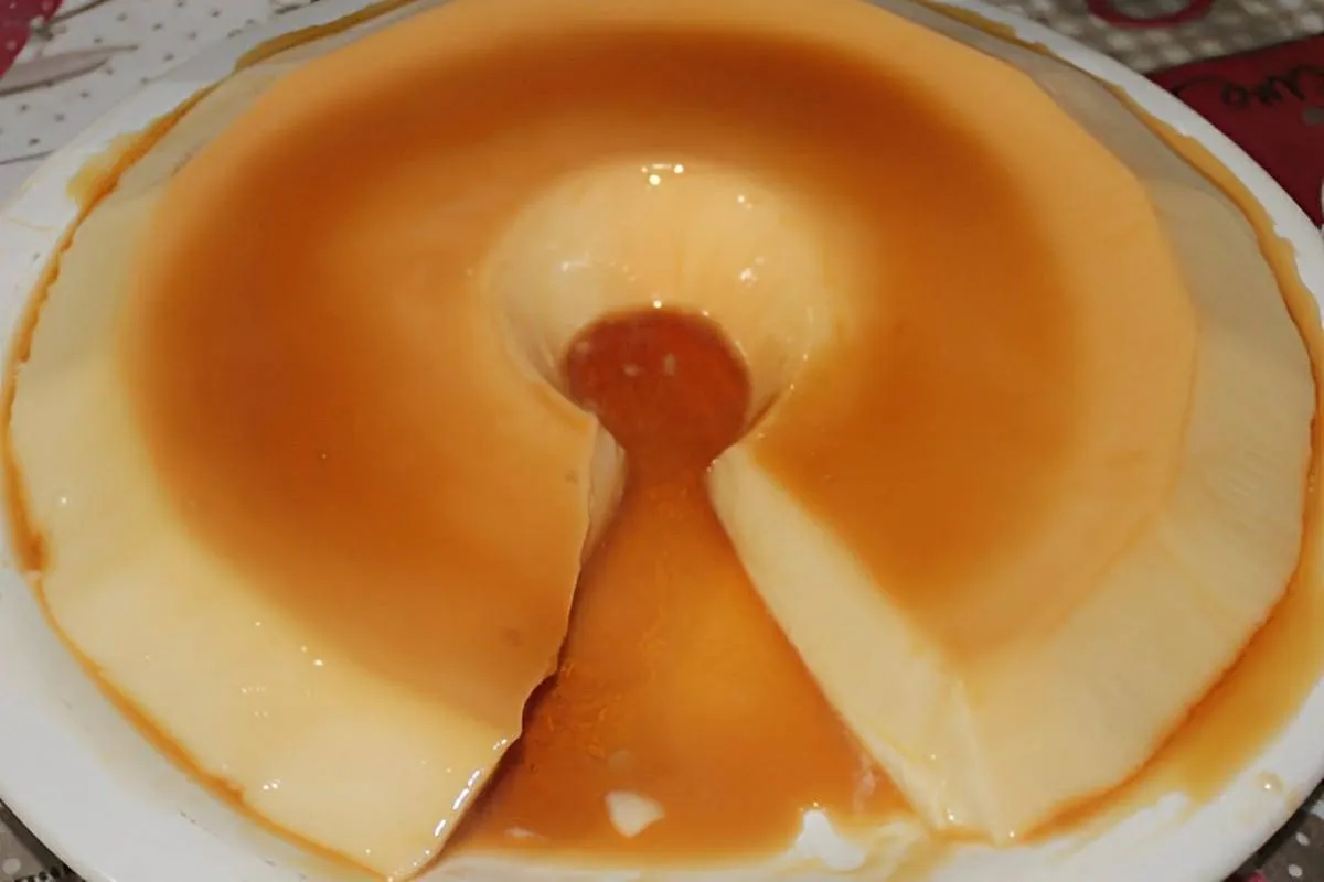 Pudim de geladeira que não vai ao forno basta bater os ingredientes e levar para gelar uma delícia