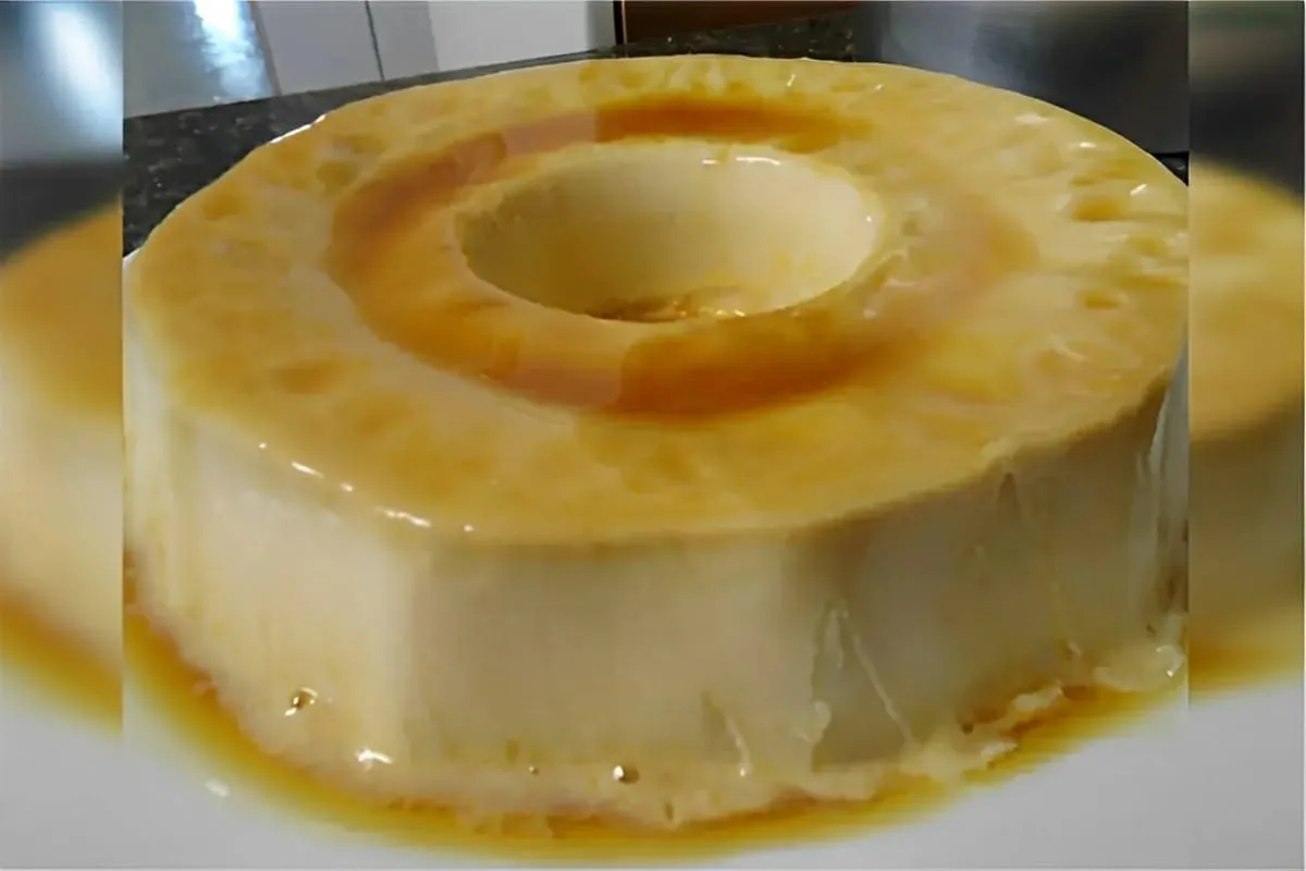 Pudim de geladeira sem ovos que não vai ao forno é só bater os ingredientes no liquidificador e gelar