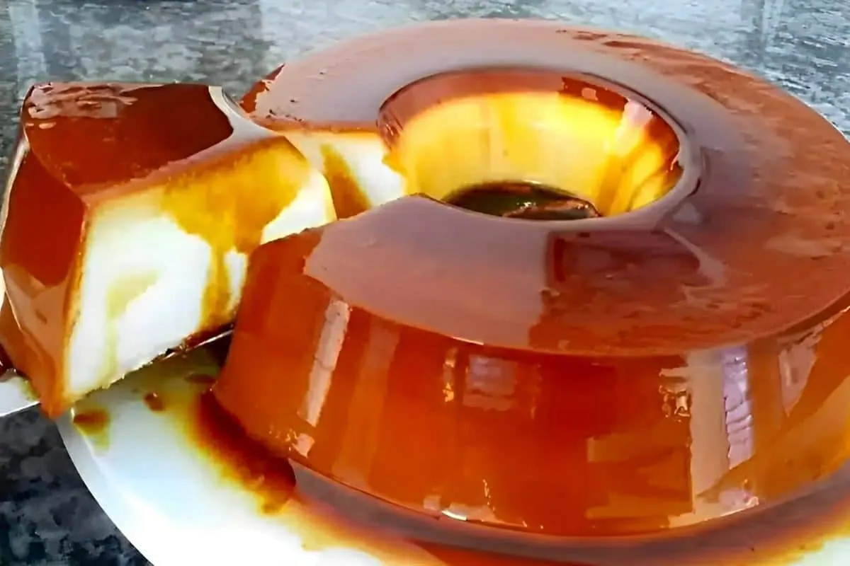 Pudim de leite condensado com creme de leite é a sobremesa mais fácil e gostosa da sua semana