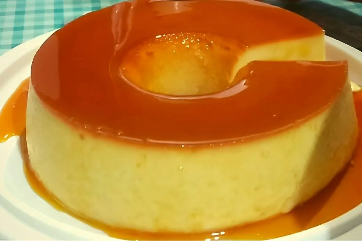Pudim de leite condensado de liquidificador tradicional uma sobremesa fácil e deliciosa