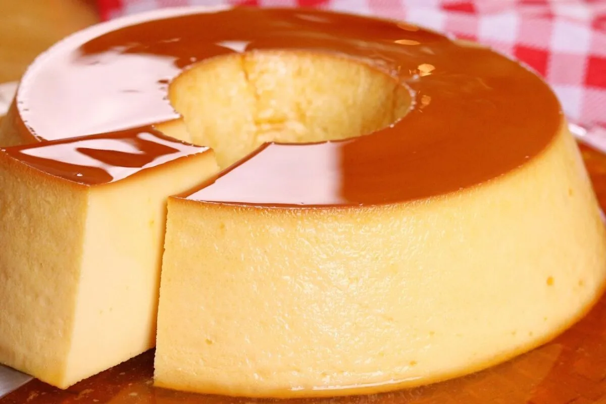 Pudim de leite condensado que derrete na boca, impossível parar de comer de tão gostoso que fica