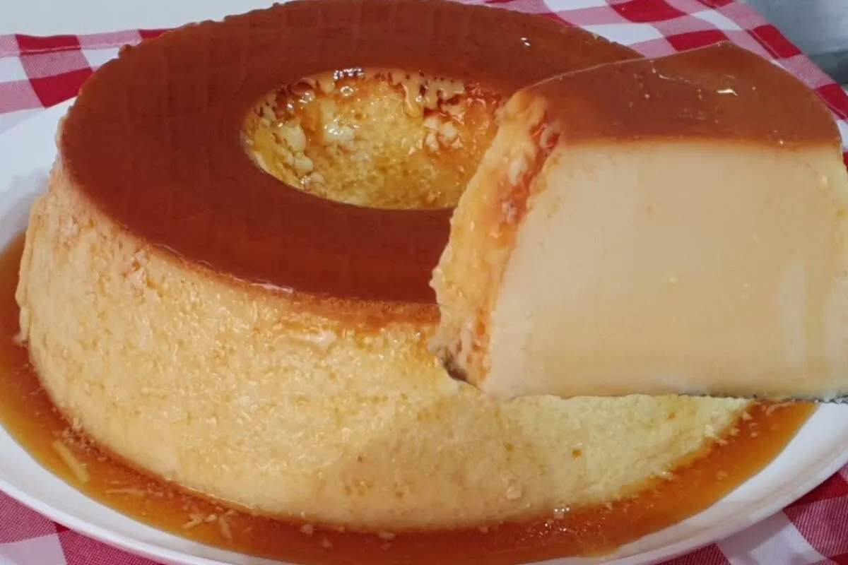 Pudim de leite condensado, um clássico que rende muito, fica cremoso e vai te surpreender
