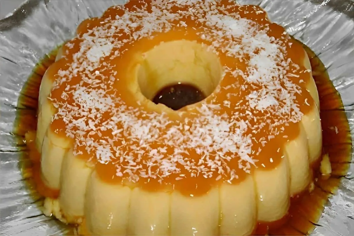 Pudim de leite de coco uma sobremesa simples com sabor de coco que fica uma delícia
