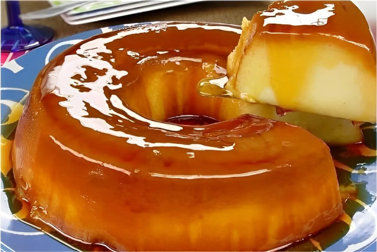Pudim de leite em pó simples e delicioso para a sobremesa