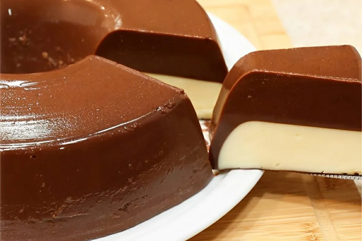 Pudim de leite ninho com chocolate uma sobremesa perfeita para qualquer reunião de natal