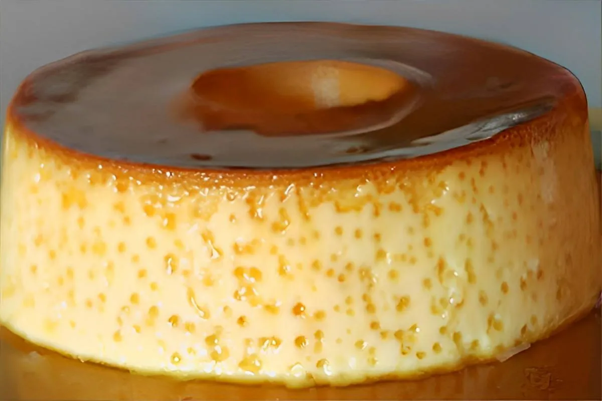 Pudim de leite tradicional com furinhos uma sobremesa maravilhosa e fácil de preparar