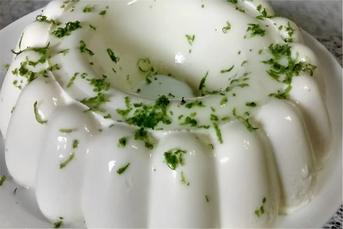 Pudim de limão sem forno muito fácil é só bater os ingredientes e levar pra geladeira