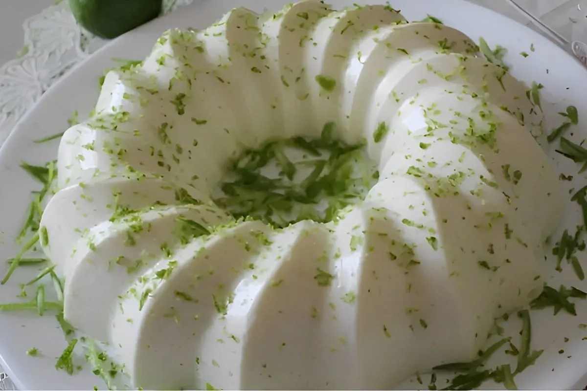 Pudim de limão sem ovos e sem forno é só bater os ingredientes e levar pra gelar