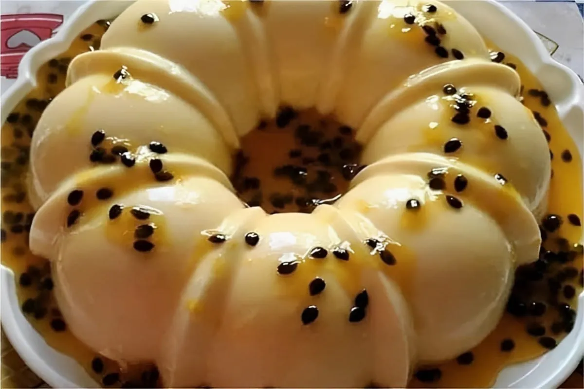 Pudim de maracujá sem ovos e sem forno é só bater os ingredientes e levar pra geladeira