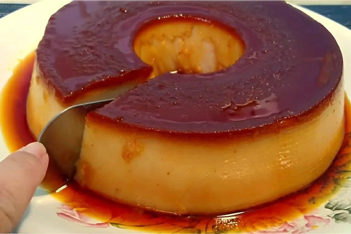 Pudim de pão delicioso para transformar os pães amanhecidos em uma bela sobremesa