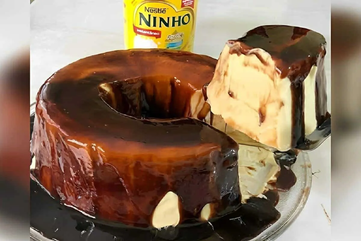 Pudim de sorvete de Leite Ninho com calda uma sobremesa perfeita para dias quentes