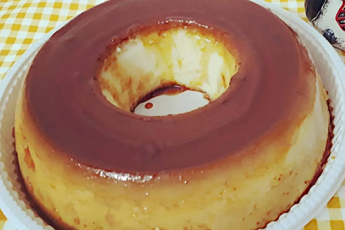 Pudim engana visita delicioso não quebra e leva um ingrediente secreto que você tem no armário