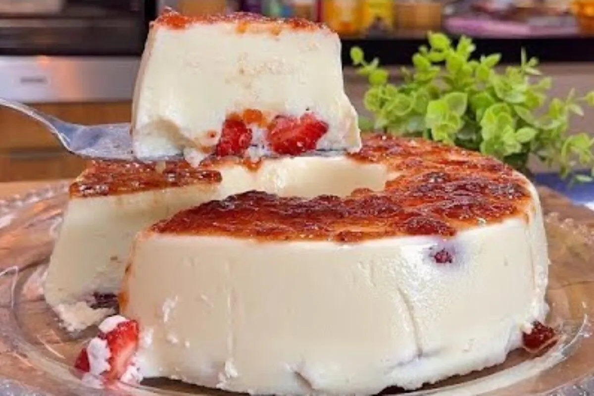 Pudim morango do amor: uma sobremesa gostosa, cremosa, linda e irresistível
