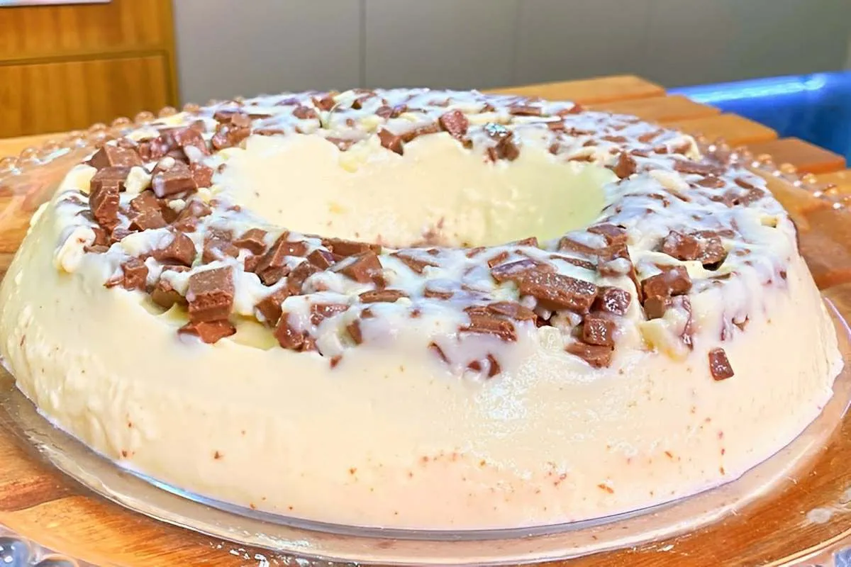 Pudim prestígio de geladeira é só bater os ingredientes no liquidificador e levar pra gelar