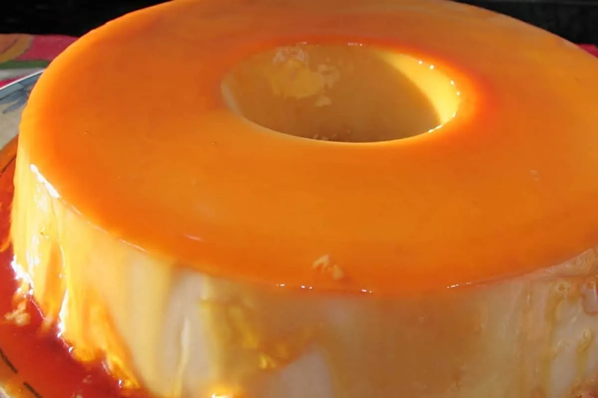 Pudim sem ovos e sem forno feito com apenas 3 ingredientes muito fácil e econômico