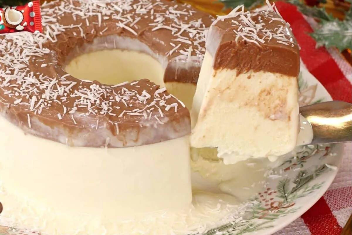 Pudim sorvete de prestígio, uma sobremesa que combina coco com chocolate de um jeito incrível