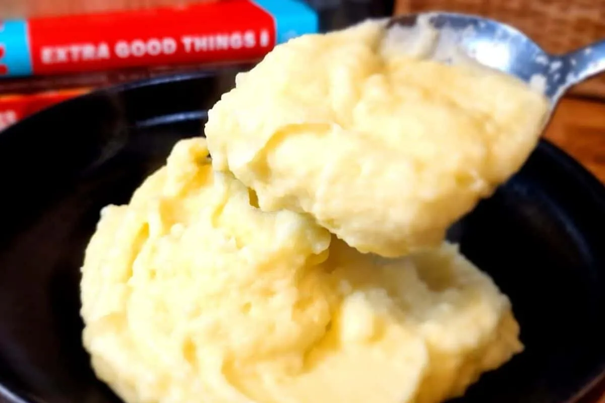 Purê de batata bem cremoso, fácil de fazer e perfeito para acompanhar qualquer refeição