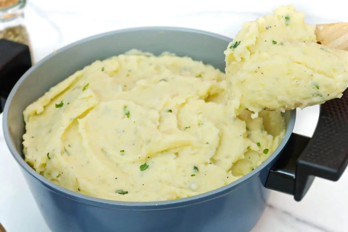 Purê de batata leve e cremoso que vai mudar seu jeito de preparar em casa