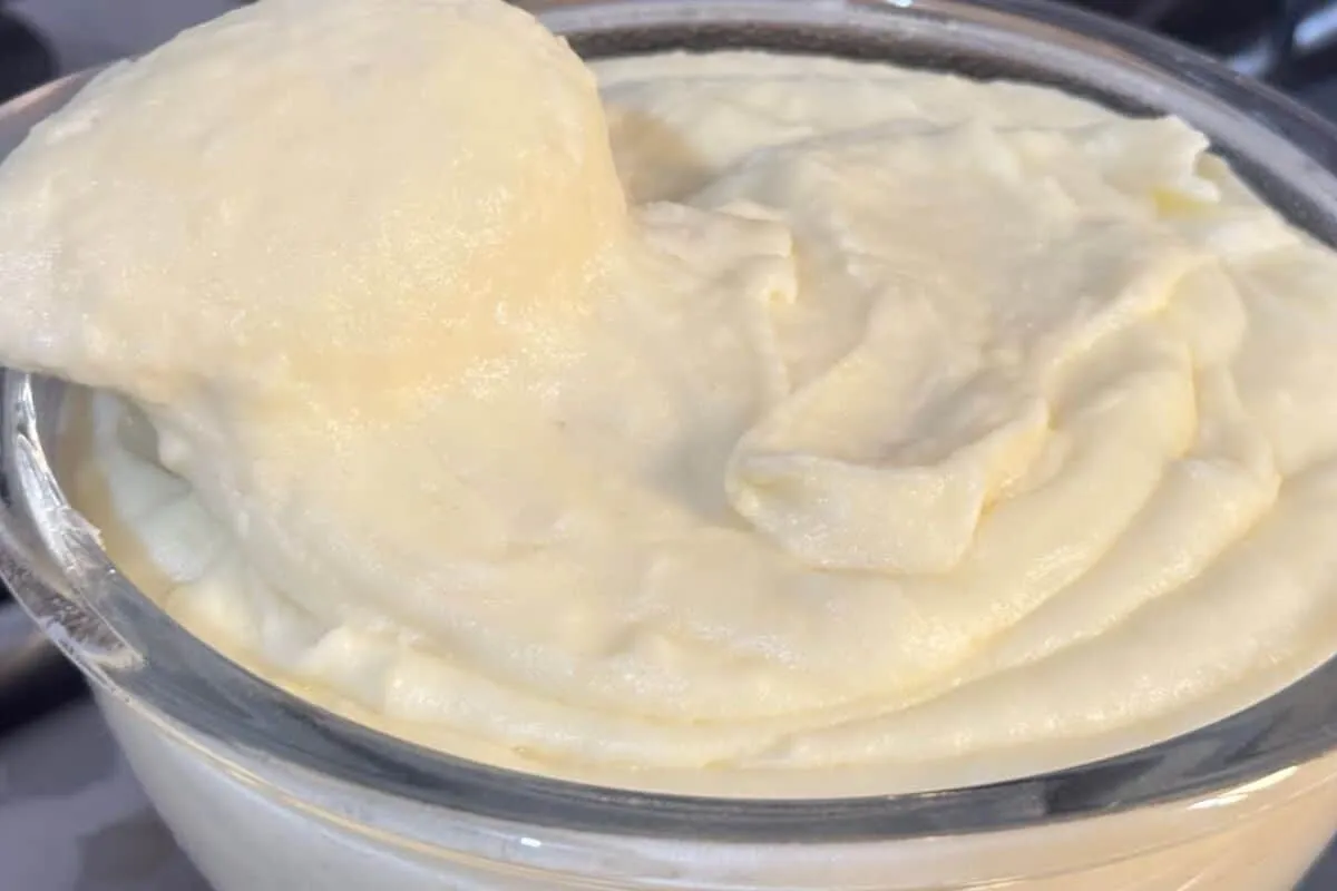 Purê de batata, um acompanhamento lisinho e cremoso para deixar a sua refeição impecável