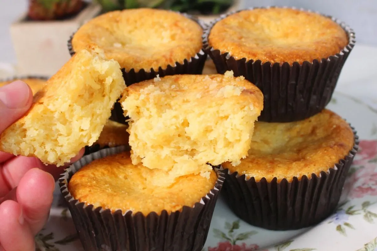 Queijadinha cremosa feita com poucos ingredientes, que fica simplesmente irresistível