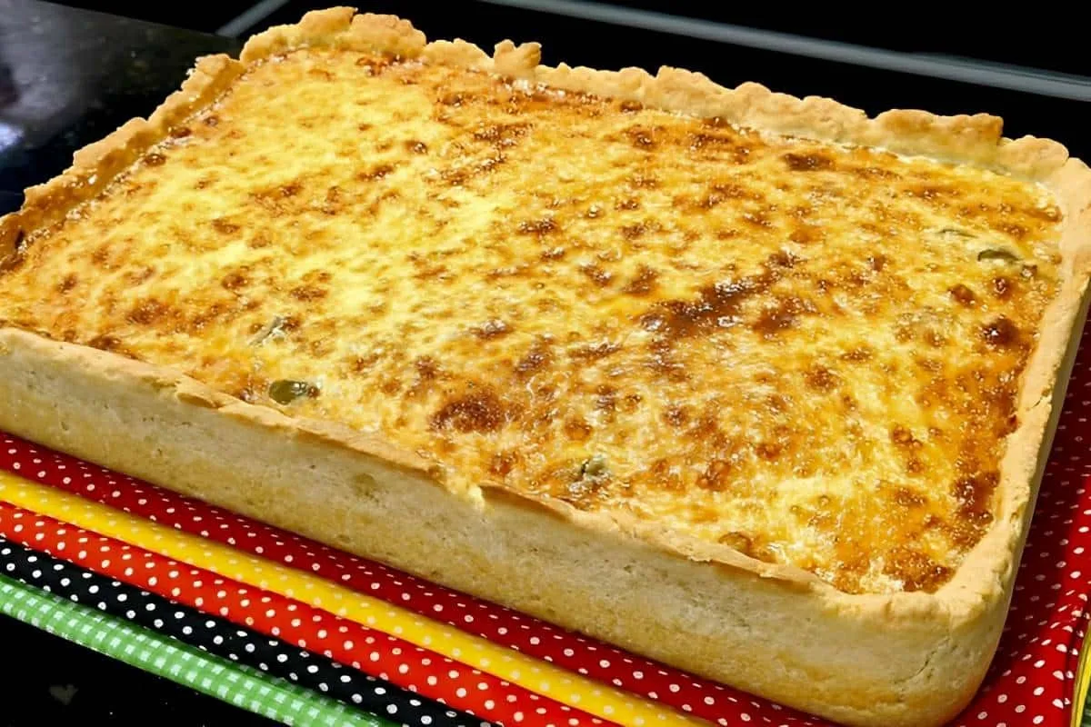 Quiche especial com atum tomate e queijo uma delícia muito fácil de fazer