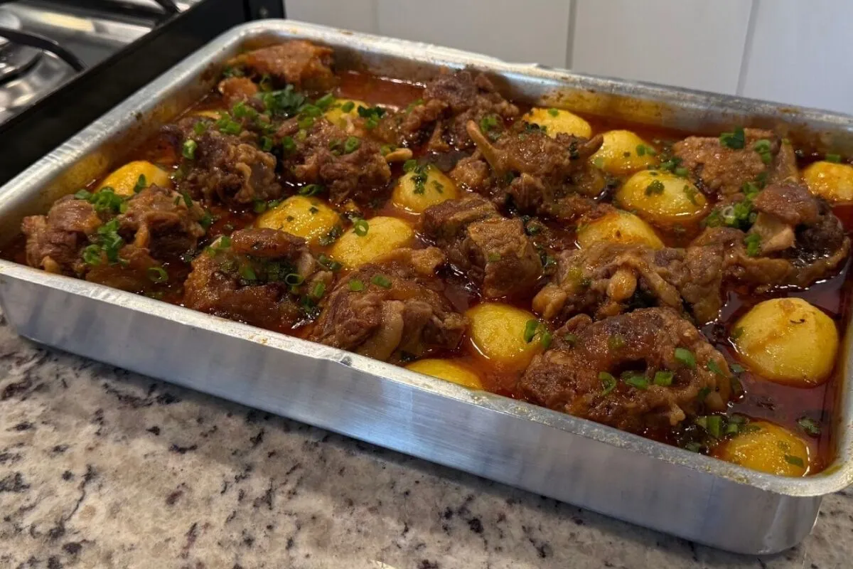 Rabada de forno com batata: o prato principal delicioso e completo para o almoço de família