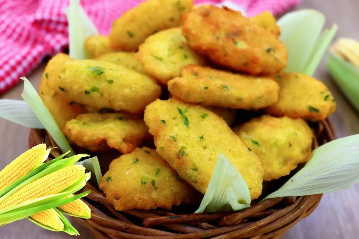 Receita caipira de bolinho de milho verde que é fácil e muito saboroso
